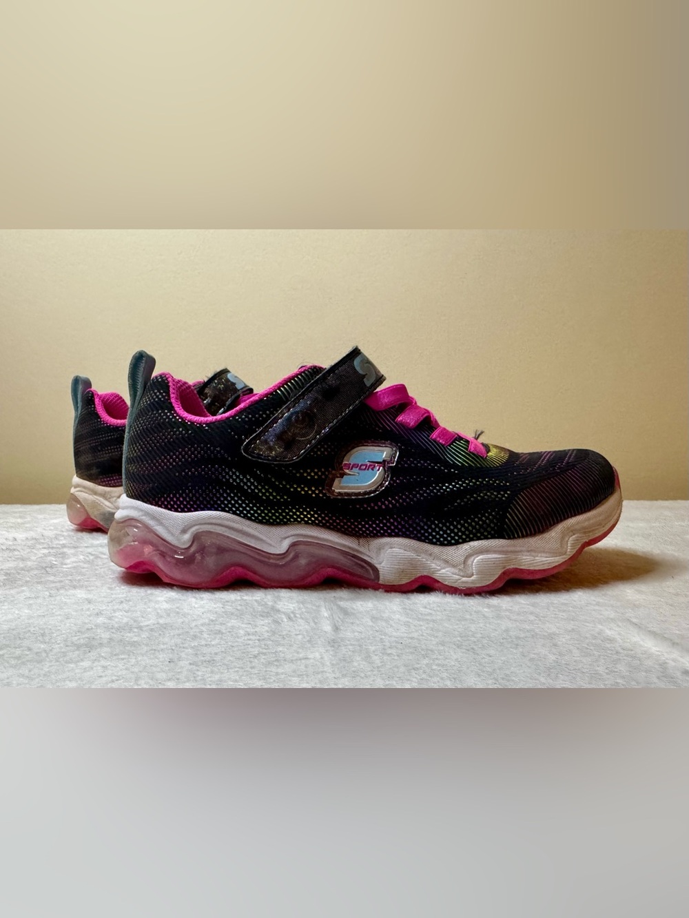 Skechers Sport Girls Black Sneakers with Pink Laces and Light-Up Sole Size 1